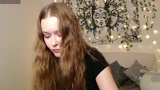 Snapshot of MandyMils chatting on 24, 10, 2025 MandyMils online show from 24, 10, 2025