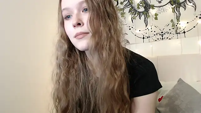 Snapshot of MandyMils chatting on 6, 11, 2025 MandyMils online show from 6, 11, 2025