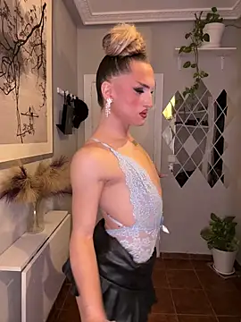 Snapshot of lacattiva chatting on 8, 10, 2025 lacattiva online show from 8, 10, 2025