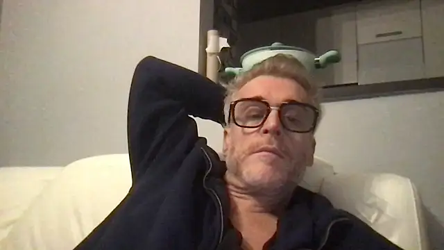 Snapshot of Axl_hot chatting on 10, 2, 2026 Axl hot online show from 10, 2, 2026