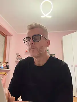 Snapshot of Axl_hot chatting on 3, 3, 2026 Axl hot online show from 3, 3, 2026