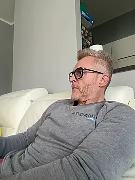 Snapshot of Axl_hot chatting on 4, 3, 2026 Axl hot online show from 4, 3, 2026