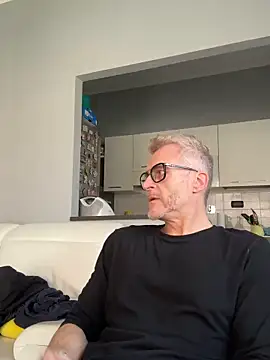 Snapshot of Axl_hot chatting on 12, 3, 2026 Axl hot online show from 12, 3, 2026