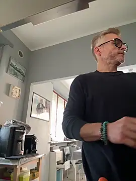 Snapshot of Axl_hot chatting on 13, 3, 2026 Axl hot online show from 13, 3, 2026