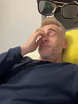 Snapshot of Axl_hot chatting on 13, 3, 2026 Axl hot online show from 13, 3, 2026