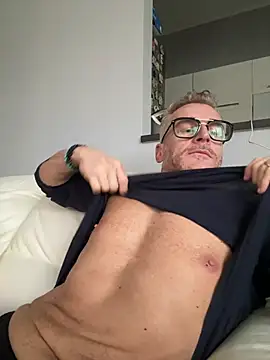 Snapshot of Axl_hot chatting on 14, 3, 2026 Axl hot online show from 14, 3, 2026