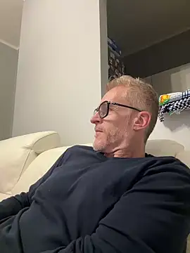 Snapshot of Axl_hot chatting on 16, 3, 2026 Axl hot online show from 16, 3, 2026