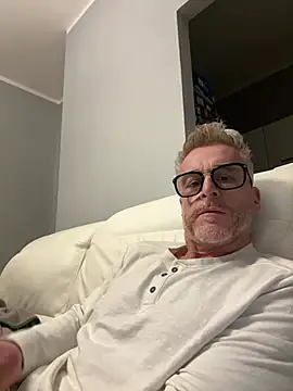 Snapshot of Axl_hot chatting on 18, 3, 2026 Axl hot online show from 18, 3, 2026