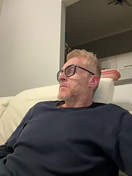 Snapshot of Axl_hot chatting on 26, 3, 2026 Axl hot online show from 26, 3, 2026