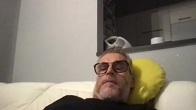 Axl hot online show from 2, 5, 2026