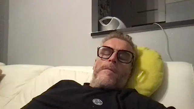 Axl hot online show from 4, 5, 2026