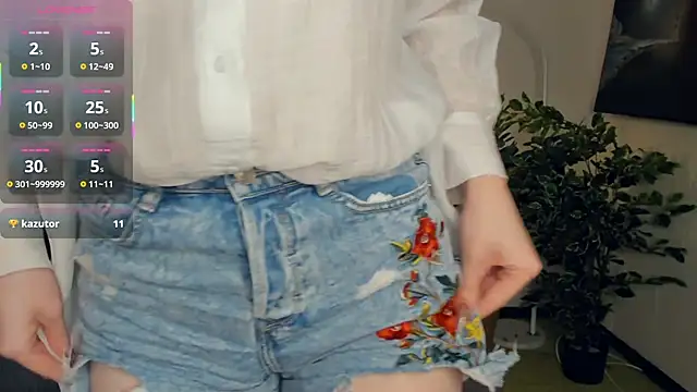 Snapshot of OdelynaAsp chatting on 9, 11, 2025 OdelynaAsp online show from 9, 11, 2025