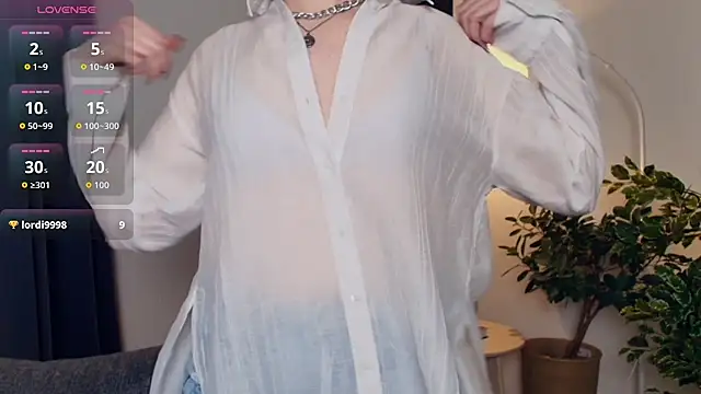 Snapshot of OdelynaAsp chatting on 3, 12, 2025 OdelynaAsp online show from 3, 12, 2025