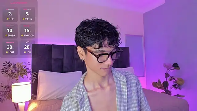 Phillicious   online show from 1, 12, 2025