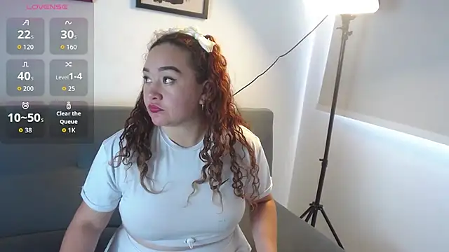 Snapshot of Paris_boobsbbw chatting on 14, 10, 2025 Paris boobsbbw online show from 14, 10, 2025