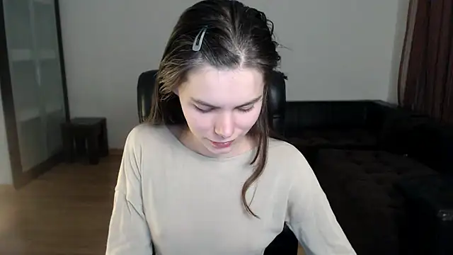 Snapshot of AmelieReve chatting on 13, 10, 2025 AmelieReve online show from 13, 10, 2025