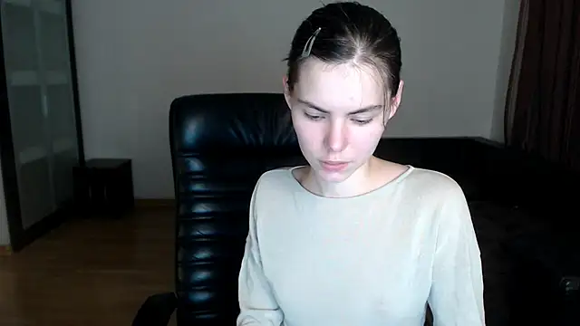 Snapshot of AmelieReve chatting on 14, 10, 2025 AmelieReve online show from 14, 10, 2025