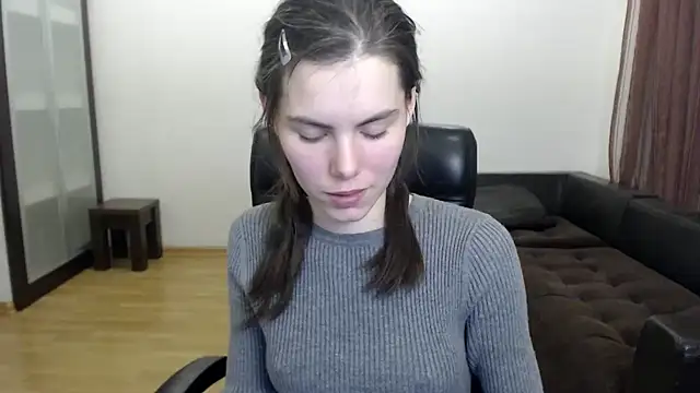 Snapshot of AmelieReve chatting on 28, 10, 2025 AmelieReve online show from 28, 10, 2025