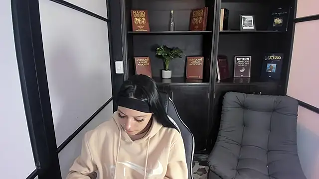 Snapshot of IvonnePrince_ chatting on 12, 9, 2025 IvonnePrince online show from 12, 9, 2025