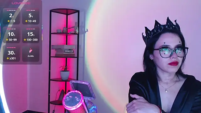 girldom online show from 19, 9, 2025