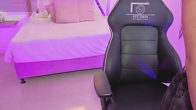 ZURY TAY online show from 25, 10, 2025