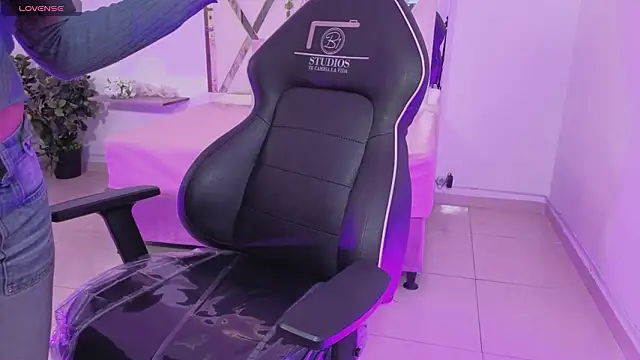 ZURY TAY online show from 21, 3, 2026