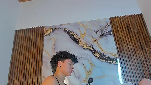 Snapshot of azul_honey chatting on 10, 3, 2026 azul honey online show from 10, 3, 2026