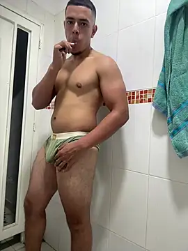 Snapshot of leithon_scott chatting on 28, 2, 2026 leithon scott online show from 28, 2, 2026