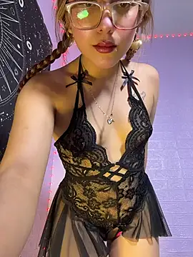 Snapshot of ZeziGamingg chatting on 18, 2, 2026 ZeziGamingg online show from 18, 2, 2026