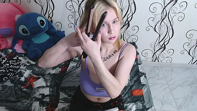 Snapshot of RoyAngela chatting on 8, 4, 2026 RoyAngela online show from 8, 4, 2026