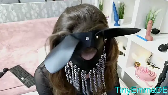 Snapshot of TinyEmmaDE chatting on 4, 3, 2026 TinyEmmaDE online show from 4, 3, 2026