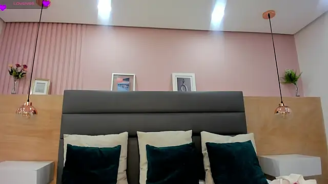 Snapshot of _emma_willliams_ chatting on 2, 10, 2025  emma willliams  online show from 2, 10, 2025