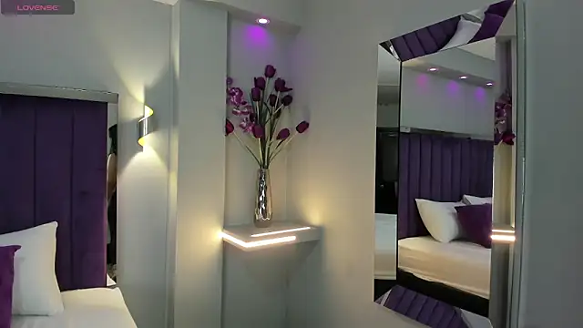 ElaraDusk online show from 9, 9, 2025