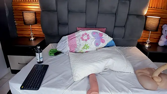 VanessaHard as online show from 7, 3, 2026