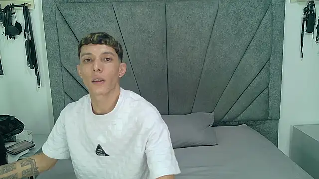 Snapshot of ZafiroAndFlynn chatting on 9, 7, 2026 ZafiroAndFlynn online show from 9, 7, 2026