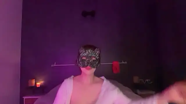 Lunahadidd online show from 24, 4, 2026