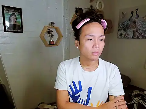 Snapshot of YourNikkieXxx chatting on 11, 10, 2025 YourNikkieXxx online show from 11, 10, 2025