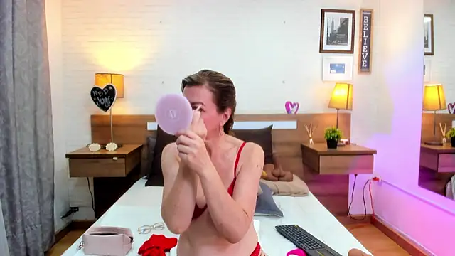 JenniferAuriston online show from 10, 5, 2026