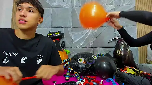 Snapshot of ChanellandMax chatting on 22, 10, 2025 ChanellandMax online show from 22, 10, 2025