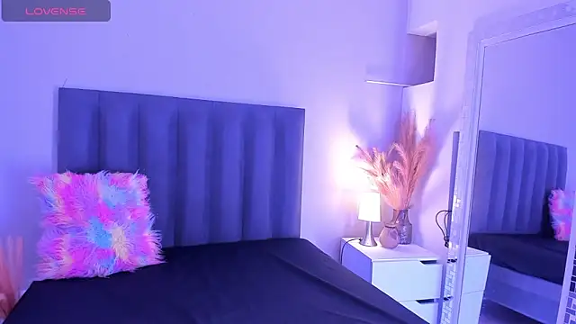 KendraChavez  online show from 4, 12, 2025