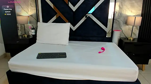 Snapshot of VioletRose_as chatting on 26, 10, 2025 VioletRose as online show from 26, 10, 2025