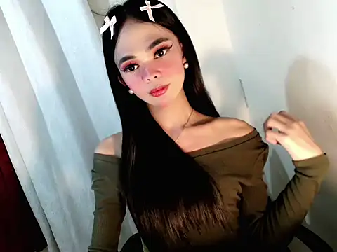 Snapshot of Linseyprats chatting on 8, 10, 2025 Linseyprats online show from 8, 10, 2025