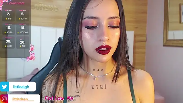 Abril Velvet a  online show from 6, 11, 2025