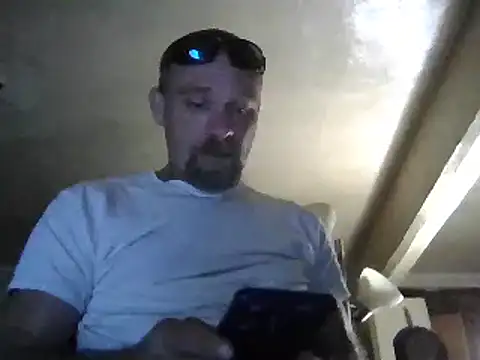 Snapshot of Eat_it_from_the_back chatting on 27, 9, 2025 Eat it from the back online show from 27, 9, 2025