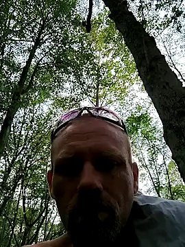 Snapshot of Eat_it_from_the_back chatting on 27, 9, 2025 Eat it from the back online show from 27, 9, 2025