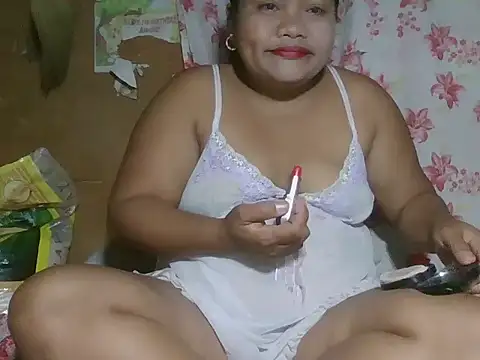 Snapshot of hot_mom13 chatting on 12, 10, 2025 hot mom13 online show from 12, 10, 2025