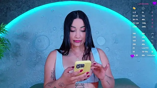 Snapshot of ReinaChloe chatting on 20, 6, 2026 ReinaChloe online show from 20, 6, 2026
