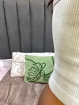 LonelyQueenxx25 online show from 11, 5, 2026
