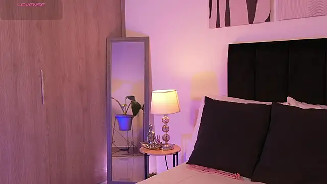 izzyvega   online show from 7, 3, 2026