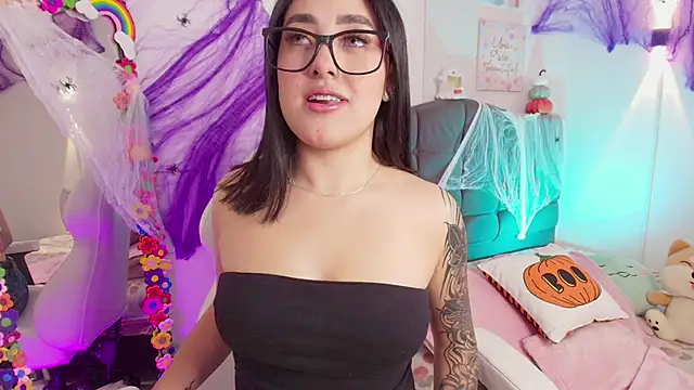 justonecute online show from 5, 10, 2025